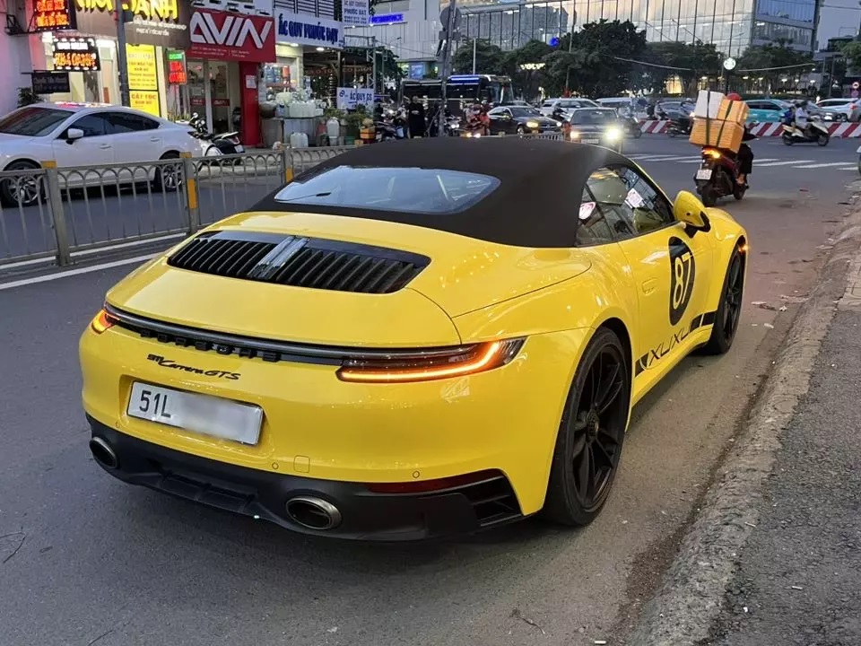 Porsche 911 GTS Cabriolet hàng cực hiếm của hot girl Sài thành