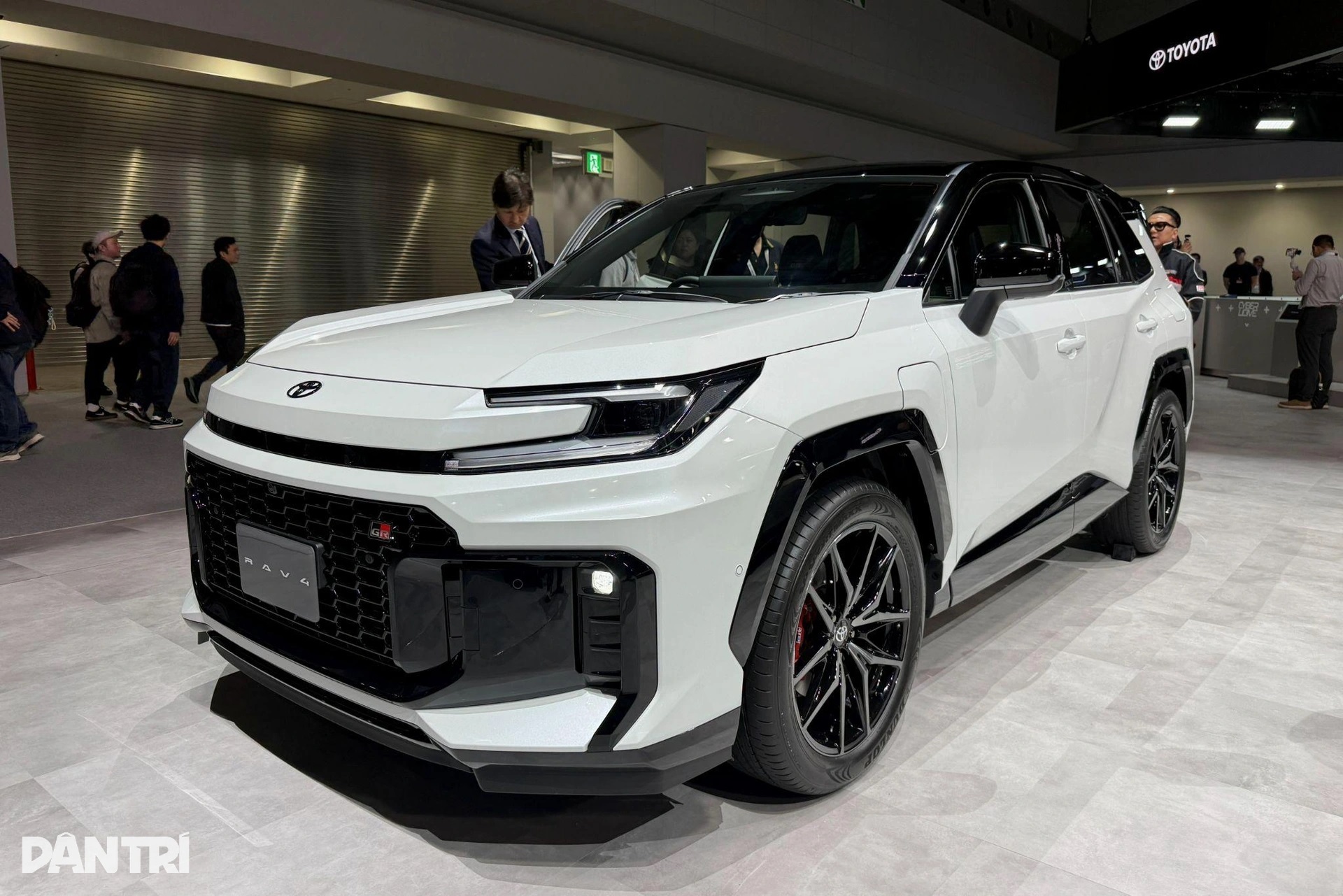 Cận cảnh Toyota RAV4 2026: “Lột xác” toàn diện, thông minh như xe điện