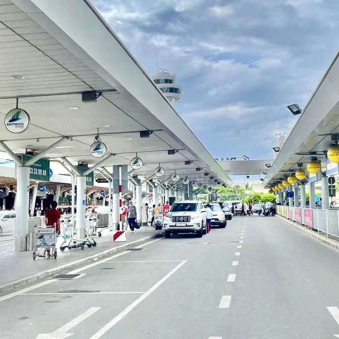 Xe taxi đi sân bay long thành