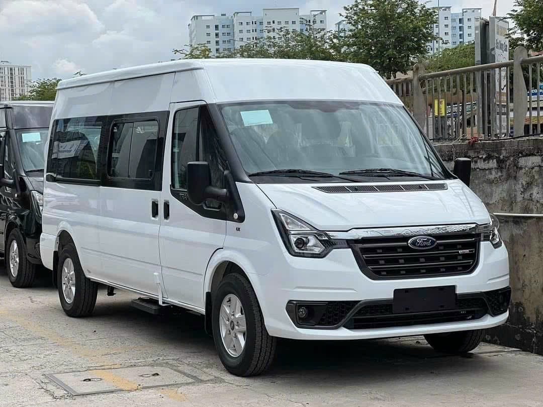 Thuê Xe 16 Chỗ Ford Transit Đưa Đón Sân Bay Long Thành Đi Các Tỉnh Lân Cận